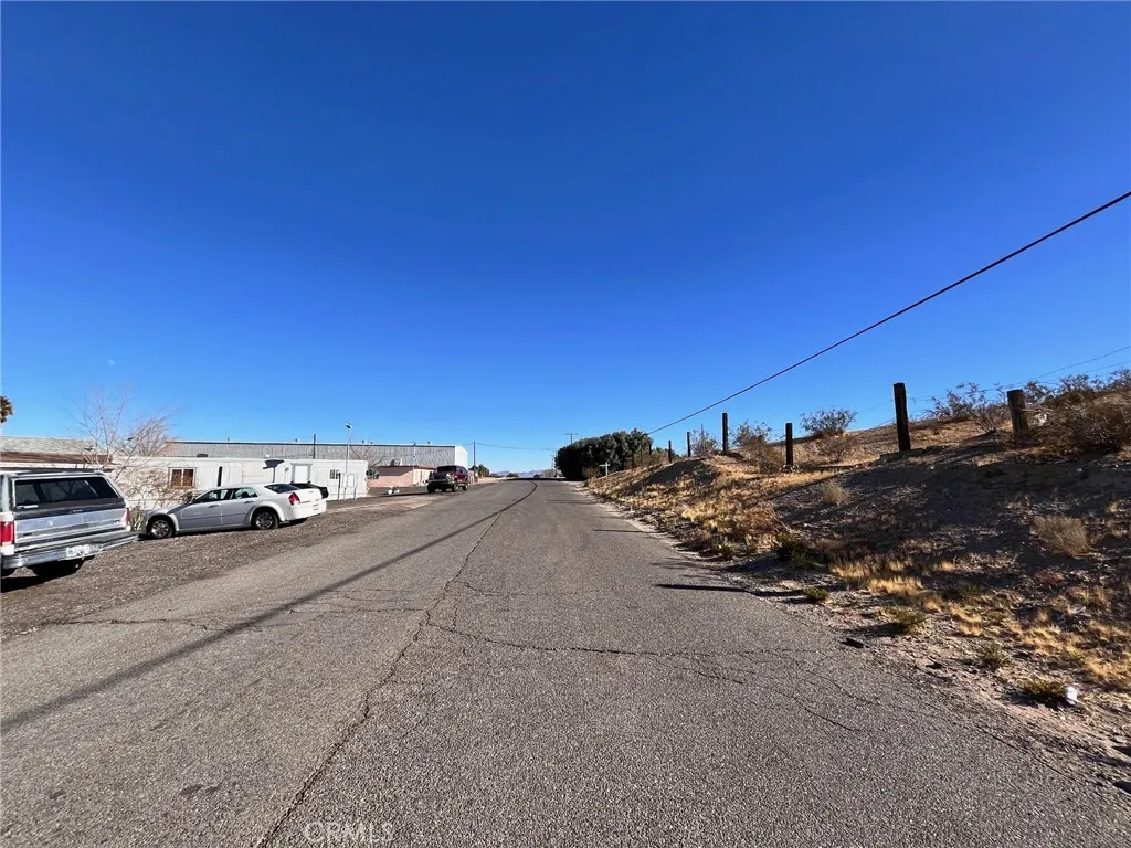 42424137 Armory Road Barstow, CA 92311 - Photo 21 of 30 a view of street with cars