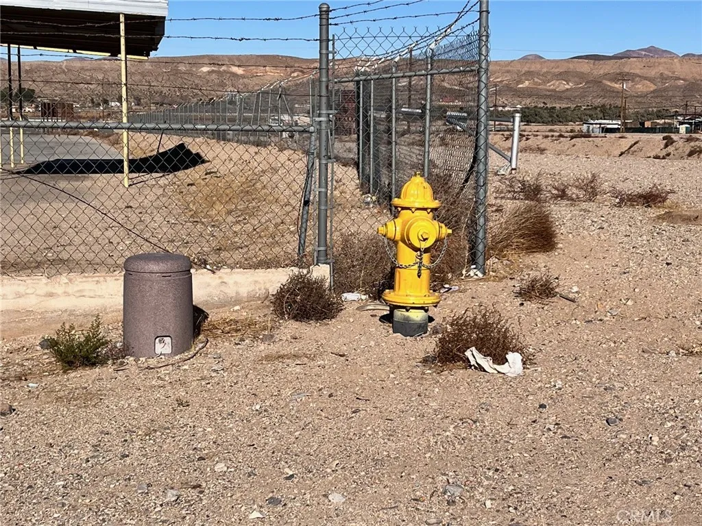 42424137 Armory Road Barstow, CA 92311 - Photo 28 of 30 a view of a backyard of a house