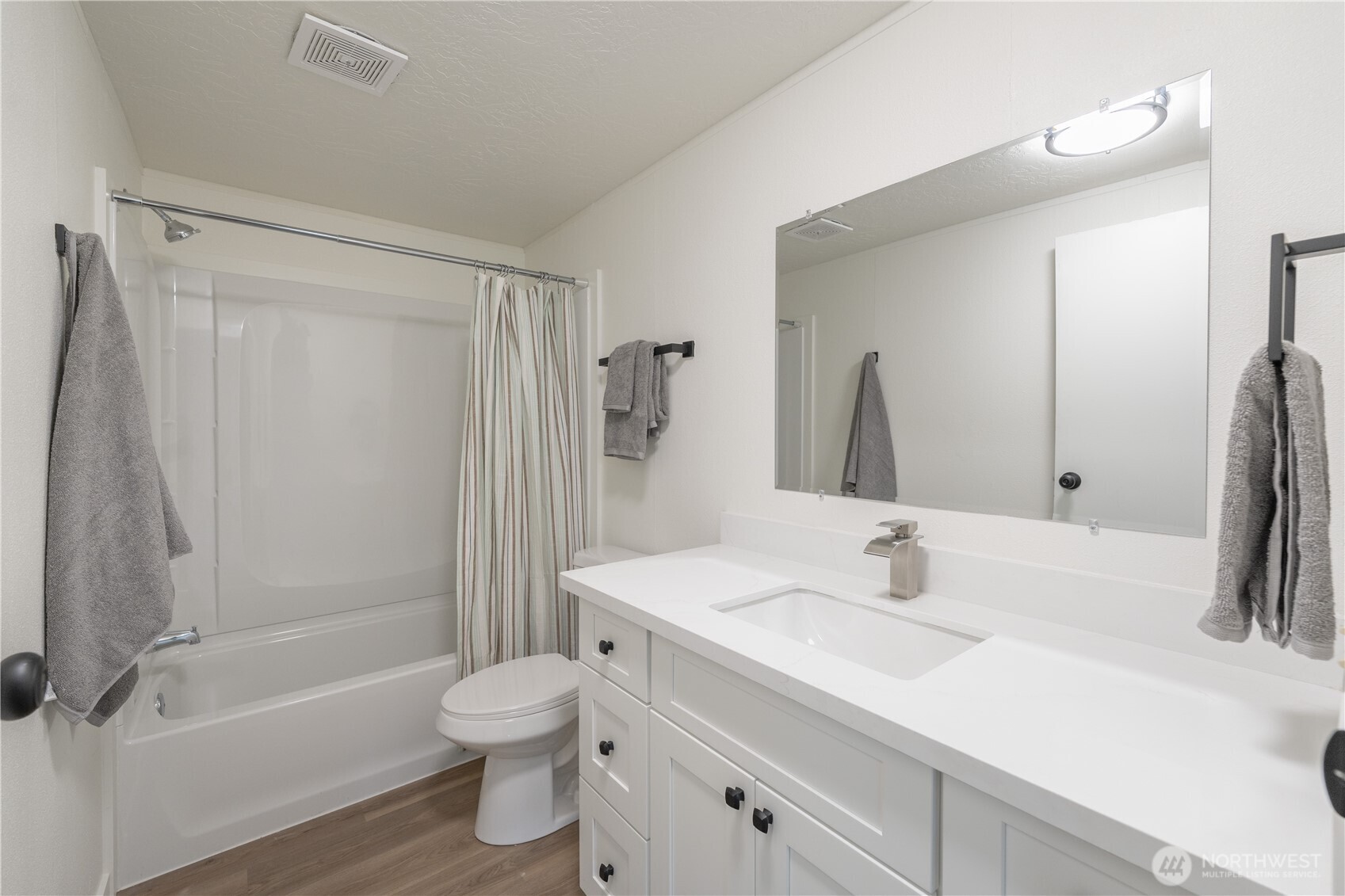7701 Hardeson Road, Unit 52C Everett, WA 98203 - Photo 25 of 35