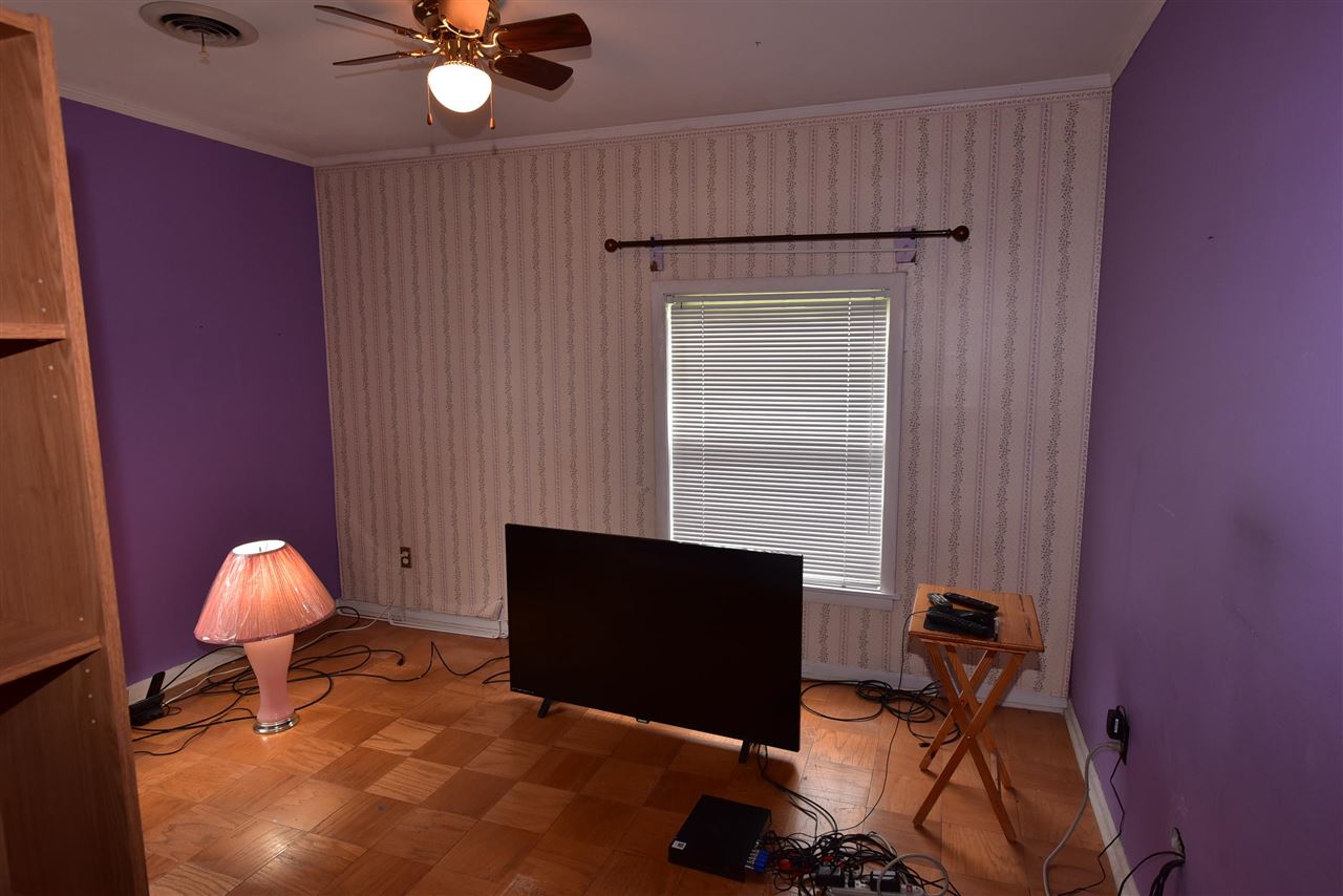 3282 Rochester Road Memphis, TN 38109 - Photo 11 of 21 a living room with furniture and a potted plant