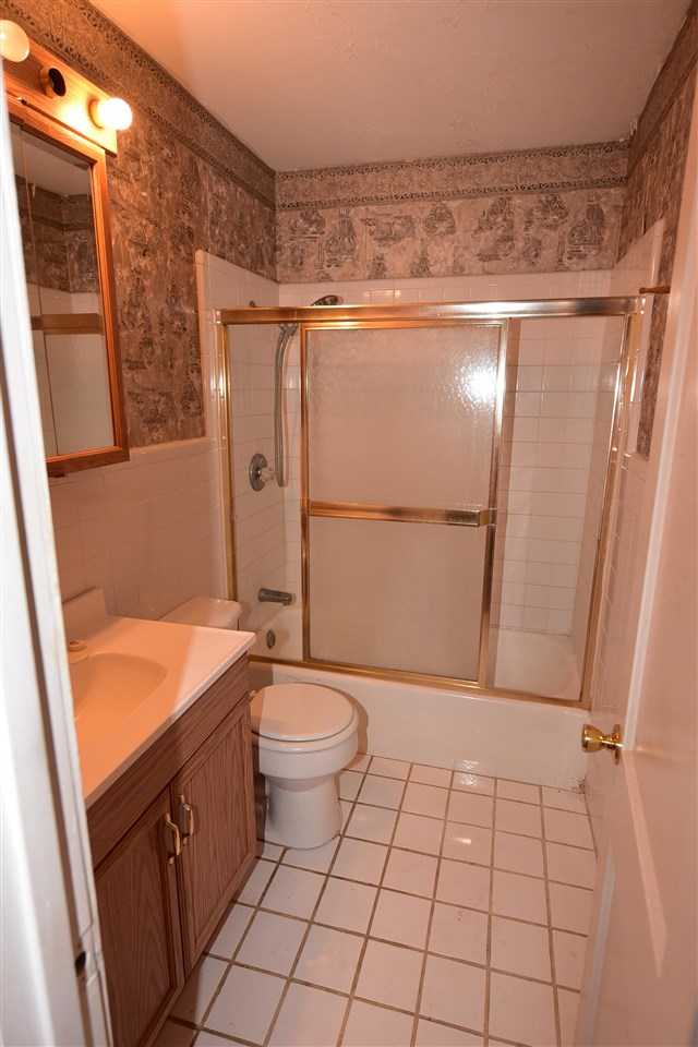 3282 Rochester Road Memphis, TN 38109 - Photo 13 of 21 a bathroom with a granite countertop sink toilet and shower