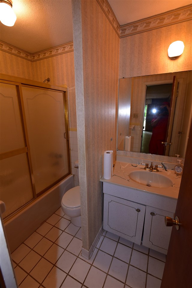 3282 Rochester Road Memphis, TN 38109 - Photo 18 of 21 a bathroom with a sink a toilet and shower