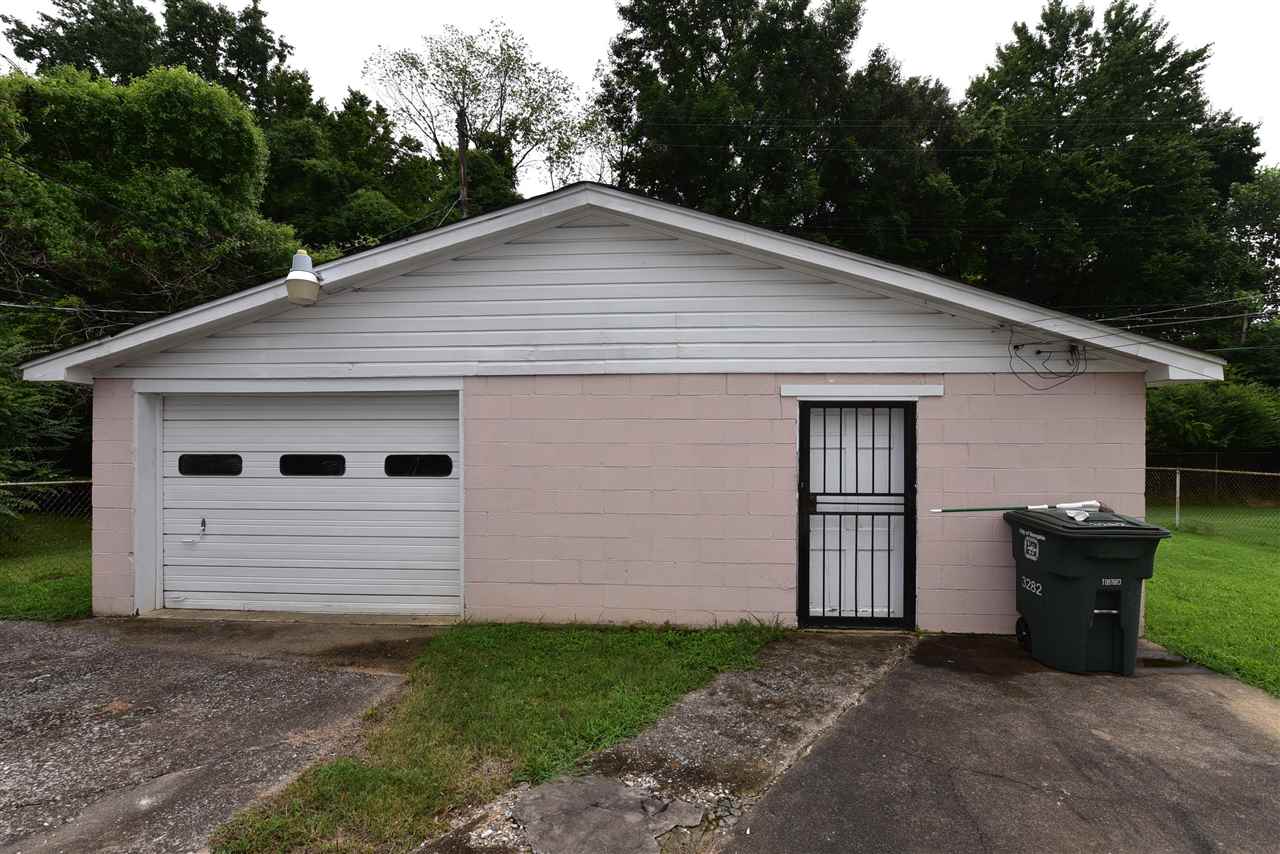 3282 Rochester Road Memphis, TN 38109 - Photo 21 of 21 a backyard of a house