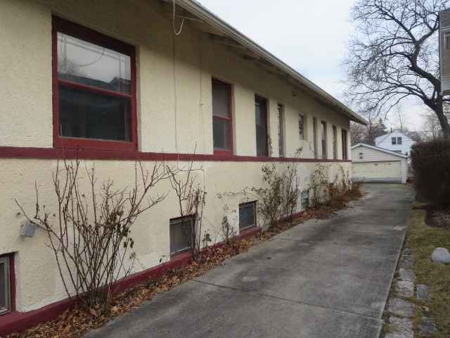 233 Olmsted Road Riverside, IL 60546 - Photo 3 of 20