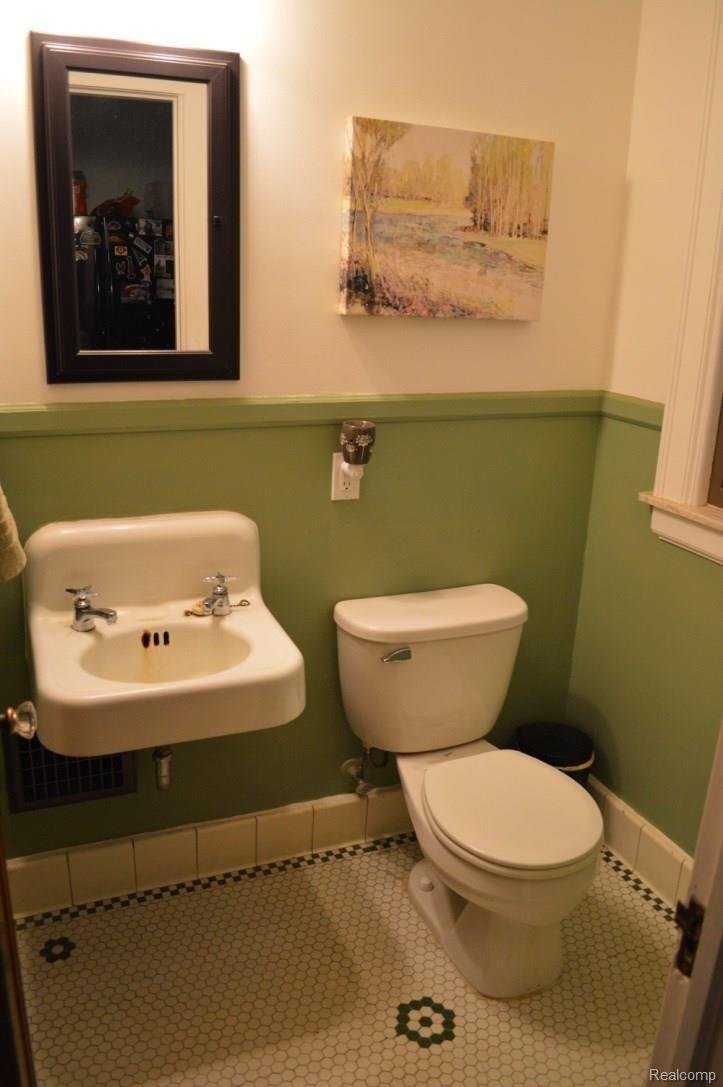 1684 Littlestone Road Grosse Pointe, MI 48236 - Photo 24 of 25 thumb_DSC_0006_1024.jpg