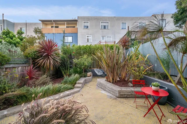 a view of a fountain in the backyard of a house