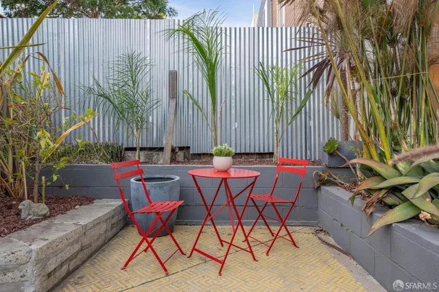 a view of a fountain in the backyard of a house