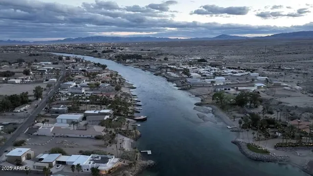 a close up view of a washer and dryer