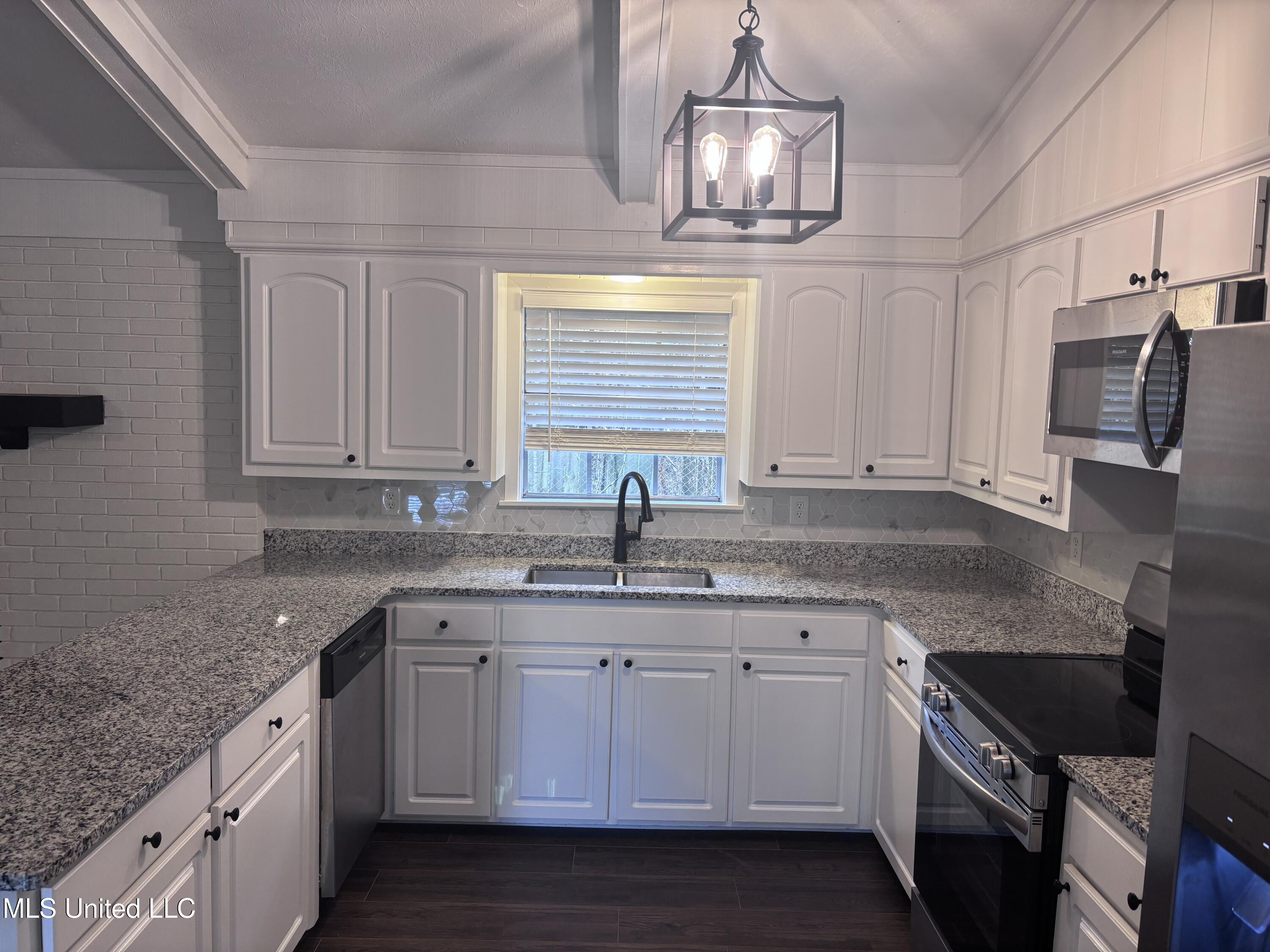 2607 Jennifer Drive Pearl, MS 39208 - Photo 11 of 29 Kitchen - Updated!