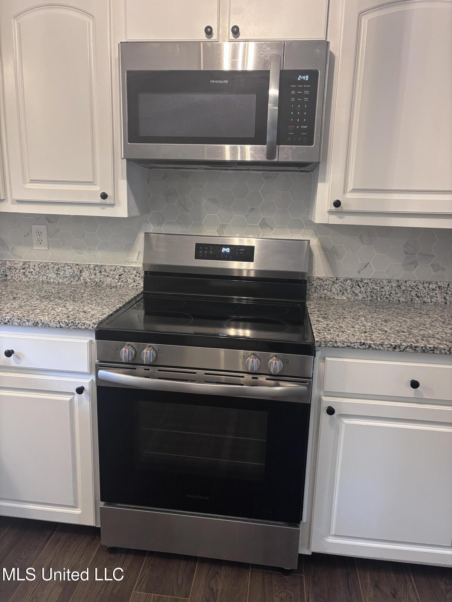 2607 Jennifer Drive Pearl, MS 39208 - Photo 13 of 29 Kitchen - New Appliances!