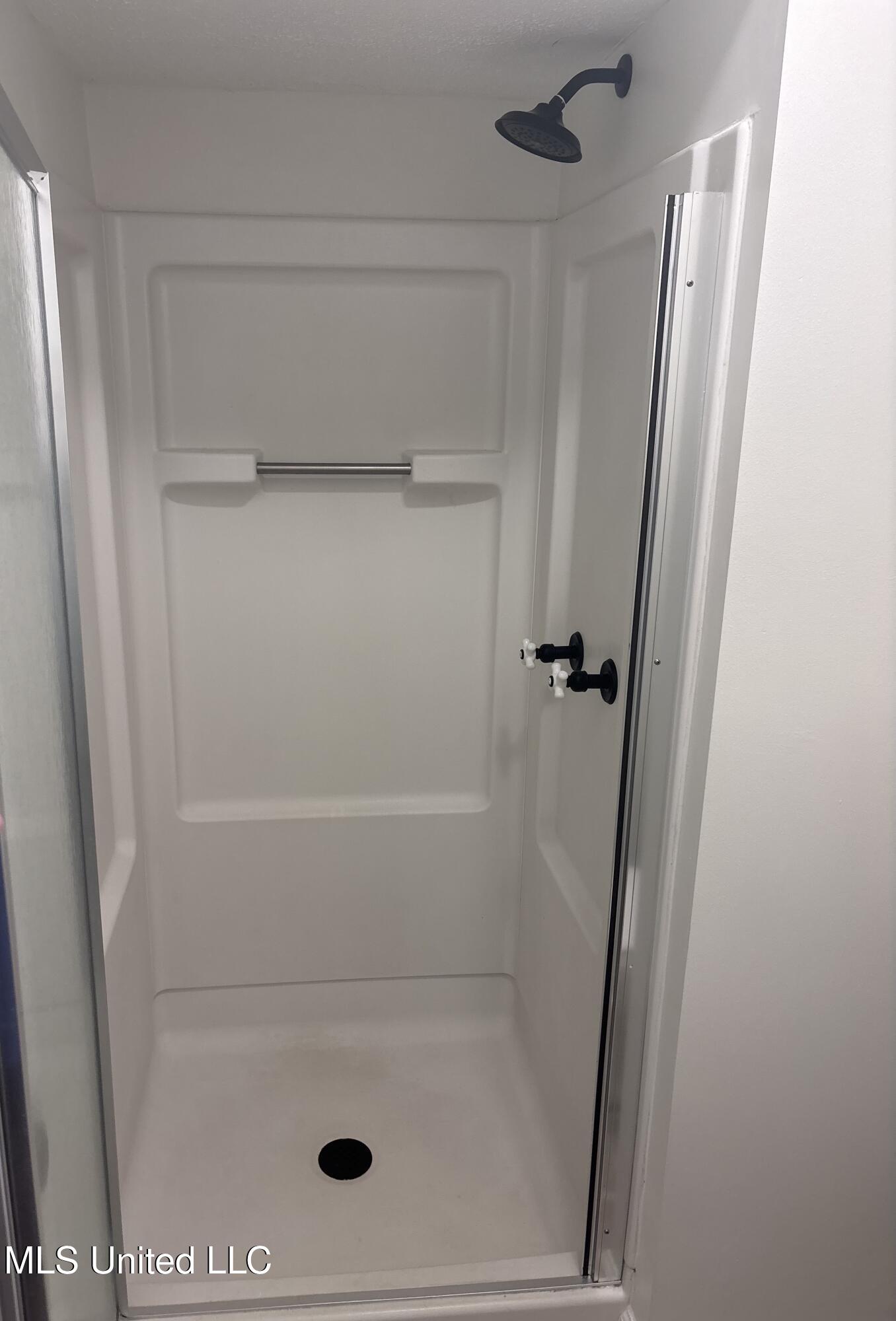 2607 Jennifer Drive Pearl, MS 39208 - Photo 20 of 29 Master Shower