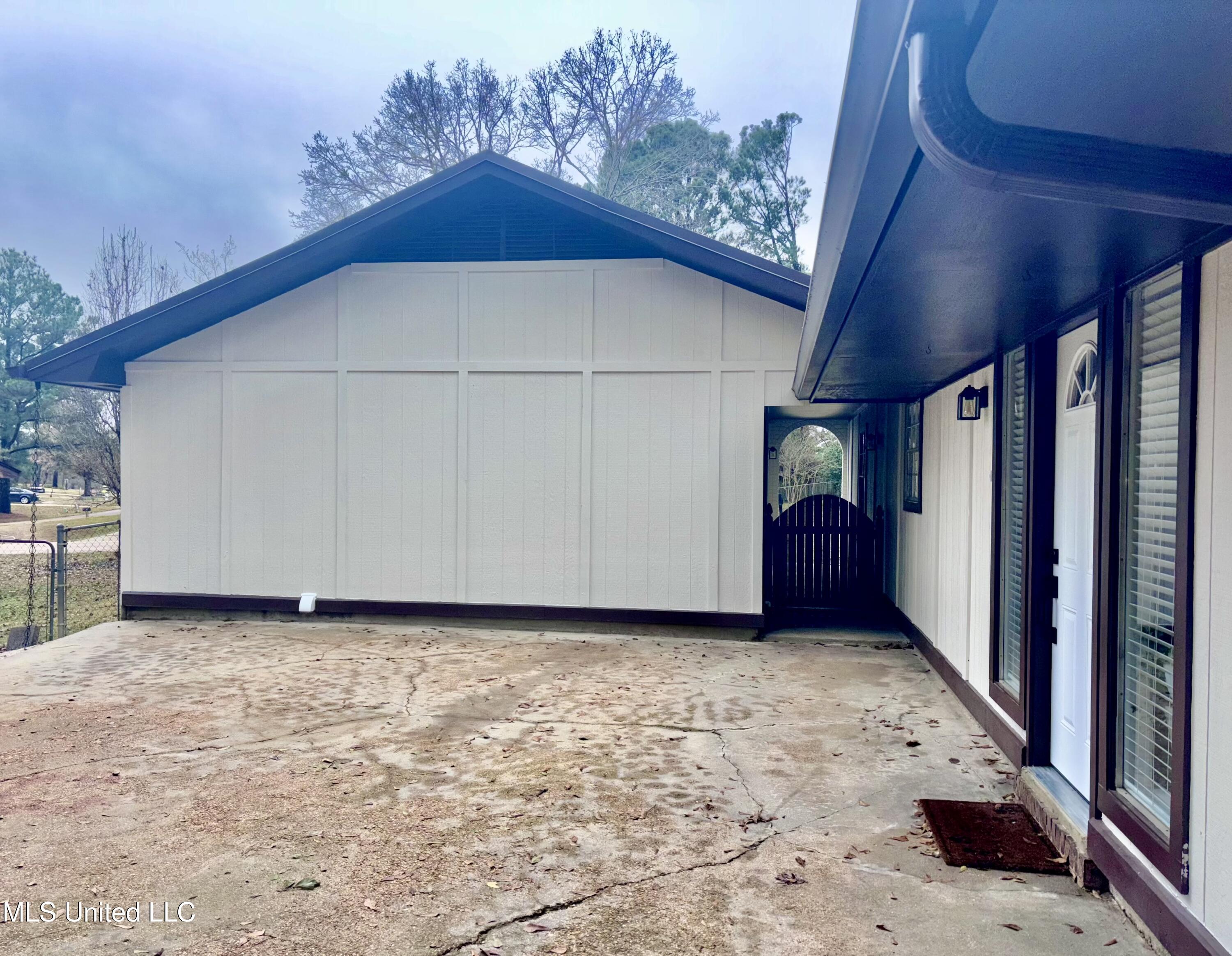 2607 Jennifer Drive Pearl, MS 39208 - Photo 27 of 29 Side Patio