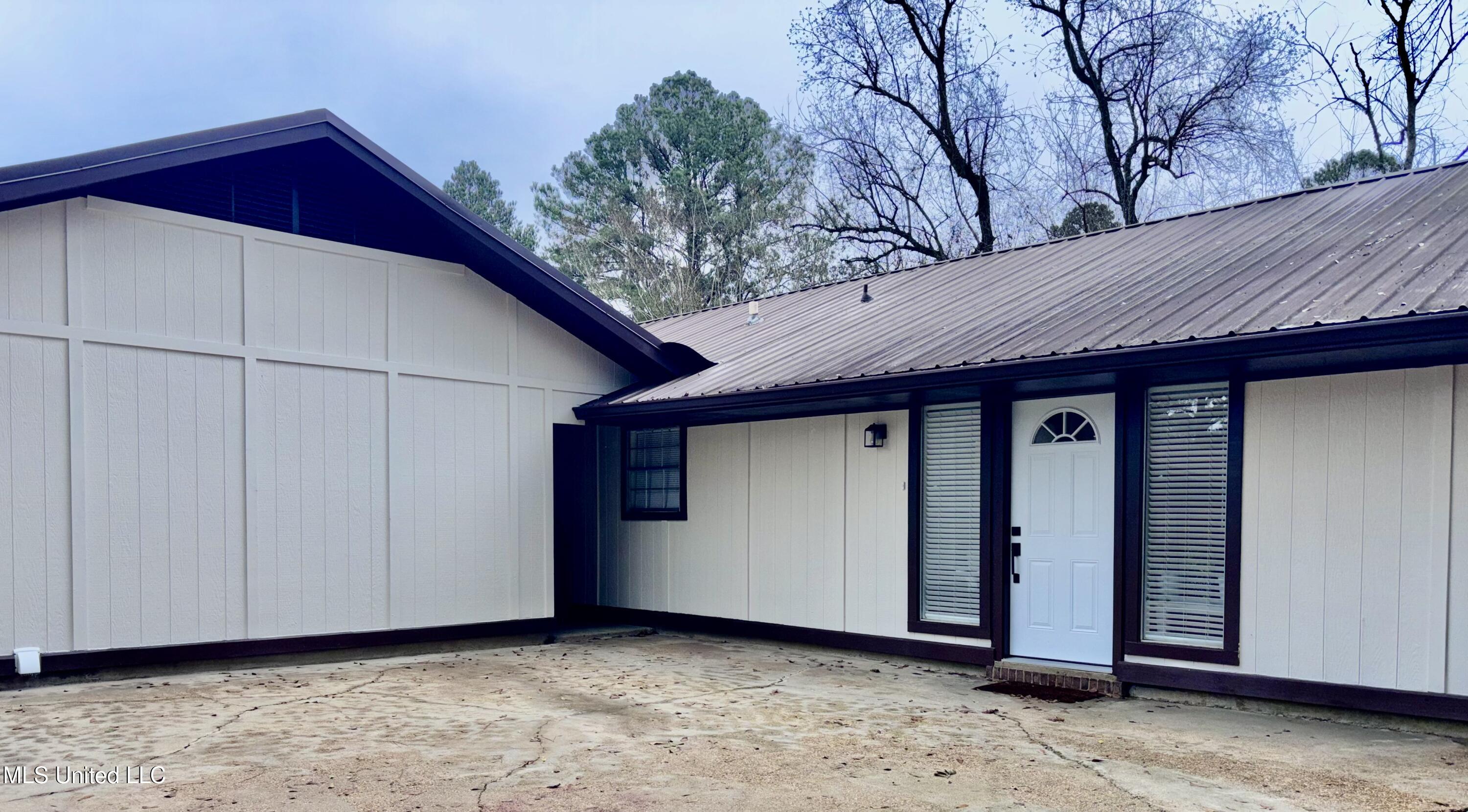 2607 Jennifer Drive Pearl, MS 39208 - Photo 28 of 29 Entrance & Patio
