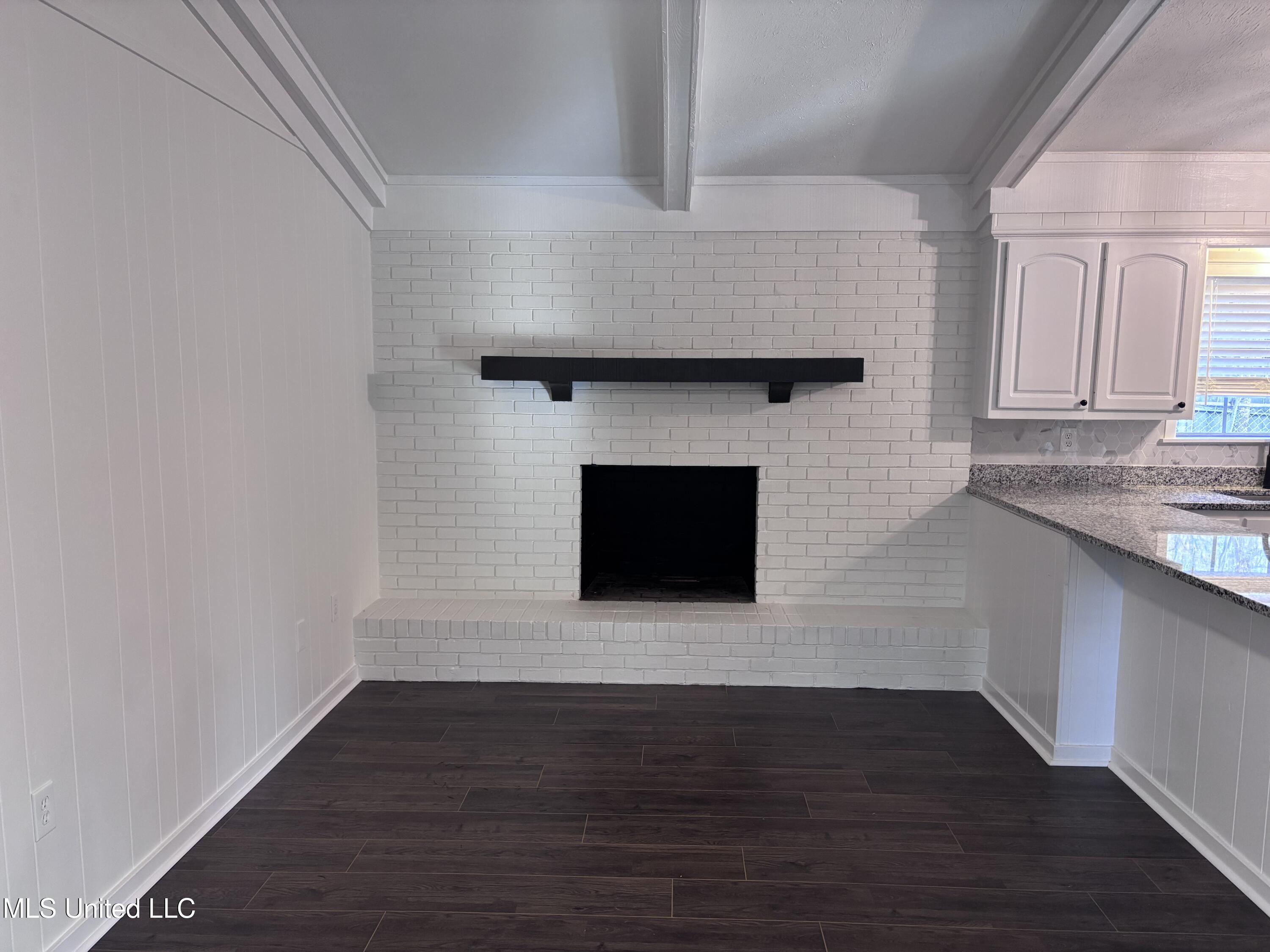 2607 Jennifer Drive Pearl, MS 39208 - Photo 8 of 29 Wood Burning Fireplace