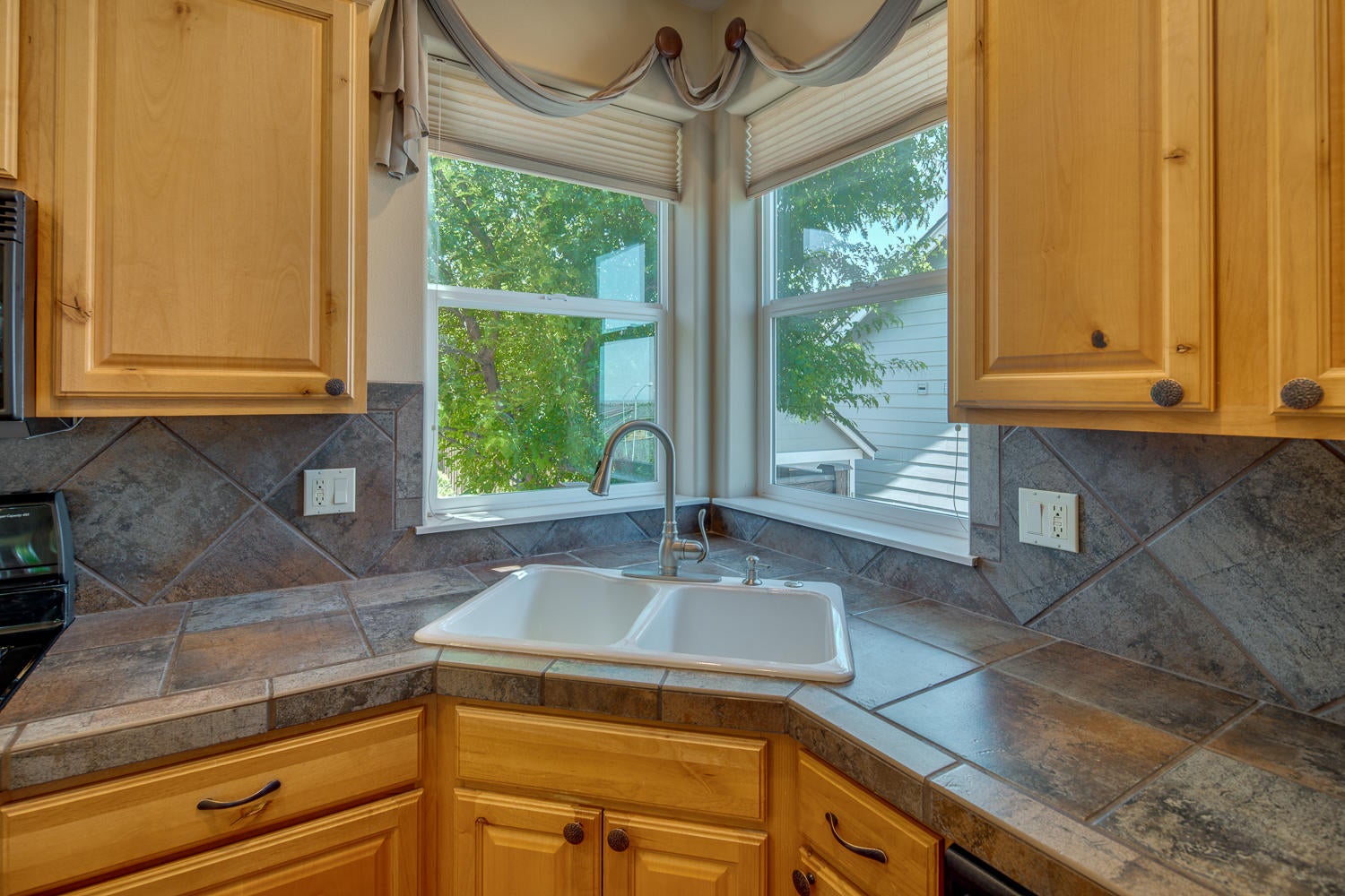4166 Southwest Rhyolite Place Redmond, OR 97756 - Photo 8 of 31 4166-096