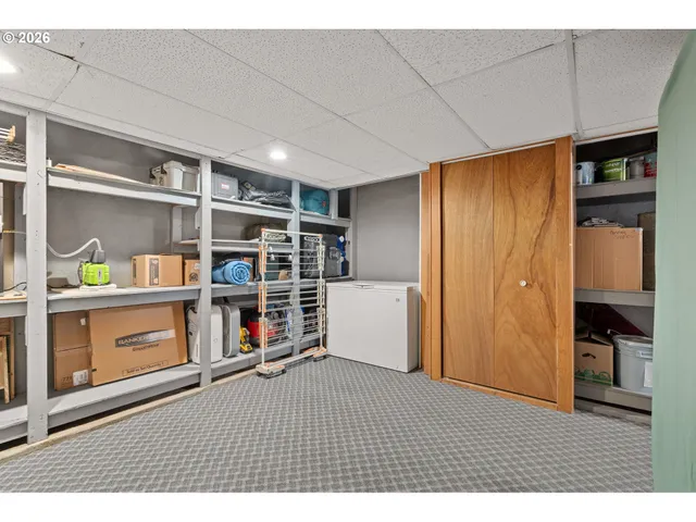 a view of livingroom with furniture