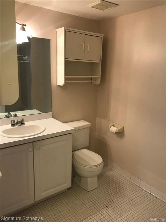 3825 Lone Pine Road, Unit 200 West Bloomfield, MI 48323 - Photo 12 of 15