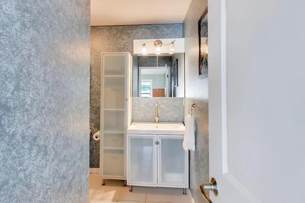 $700,000 | 425 Island Pointe Drive, St. Joseph, MI 49085