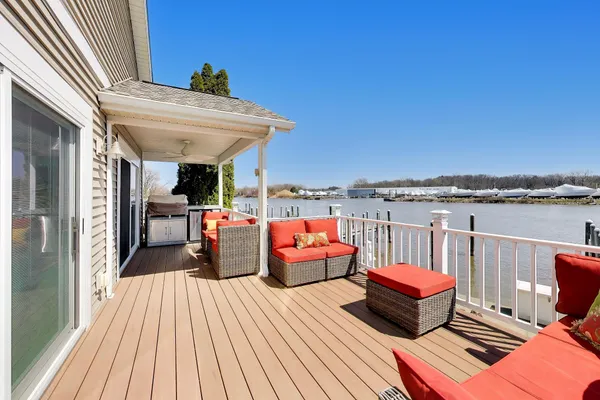 $700,000 | 425 Island Pointe Drive, St. Joseph, MI 49085