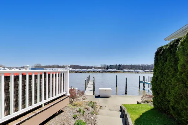 $700,000 | 425 Island Pointe Drive, St. Joseph, MI 49085