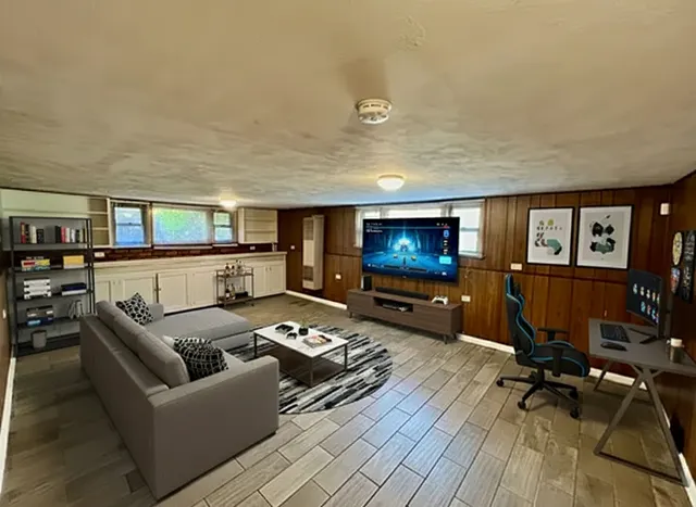 $322,000 | 12513 South McVickers Avenue, Palos Heights, IL 60463