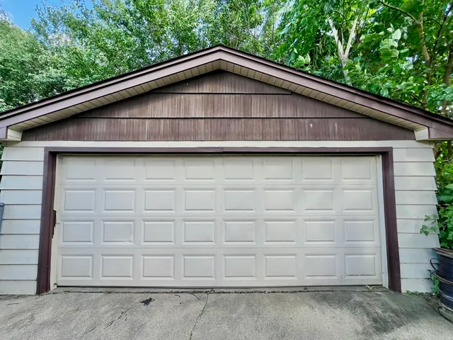 $322,000 | 12513 South McVickers Avenue, Palos Heights, IL 60463