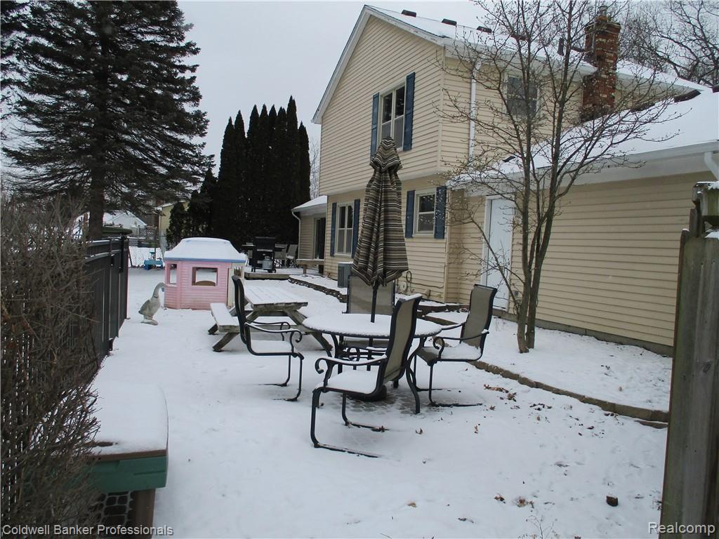 5347 Farley Road Clarkston, MI 48346 - Photo 27 of 29 Backyard Patio