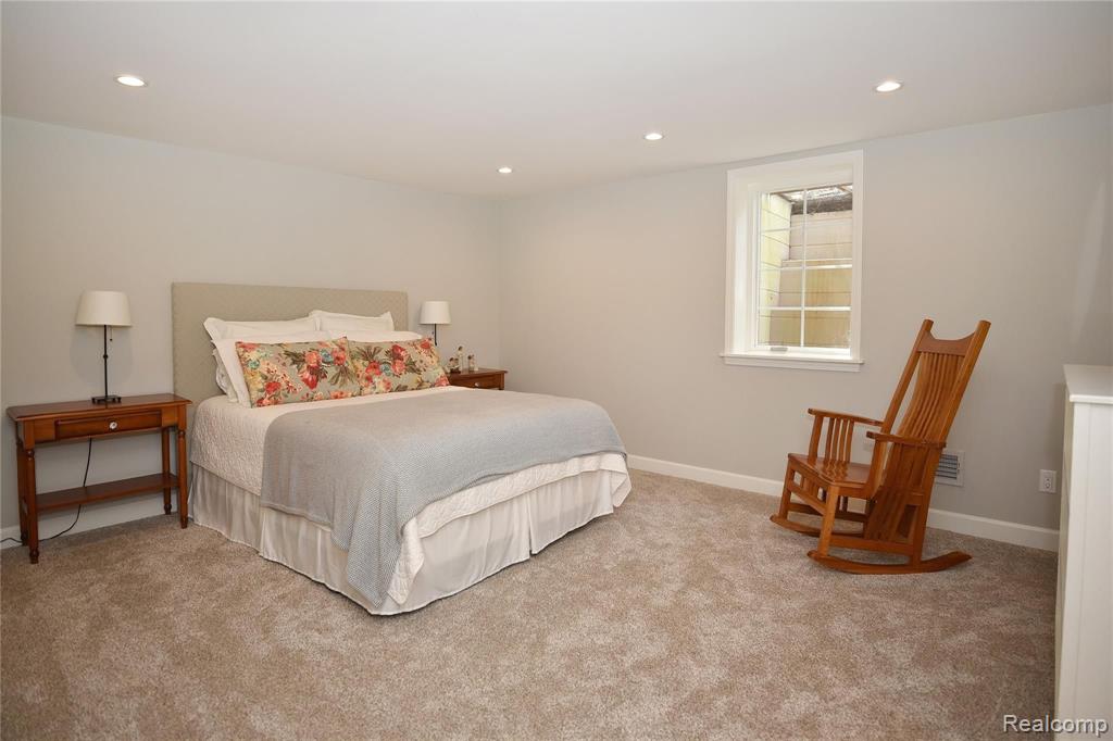 5880 Stonehaven Boulevard Rochester, MI 48306 - Photo 33 of 40