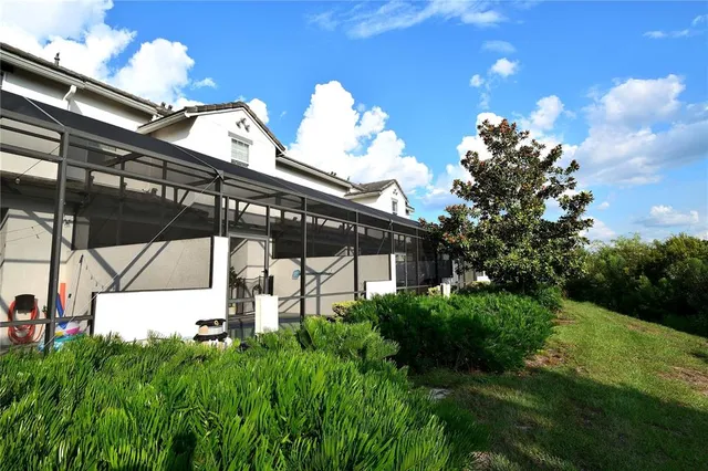 a view of a yard in front of house