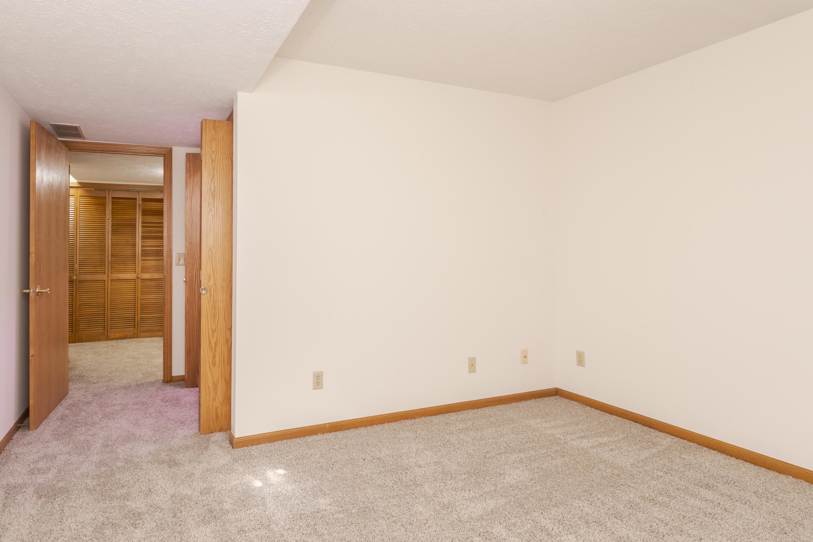 26 Vermont Avenue Bloomington, IL 61701 - Photo 25 of 37 an empty room with a hallway