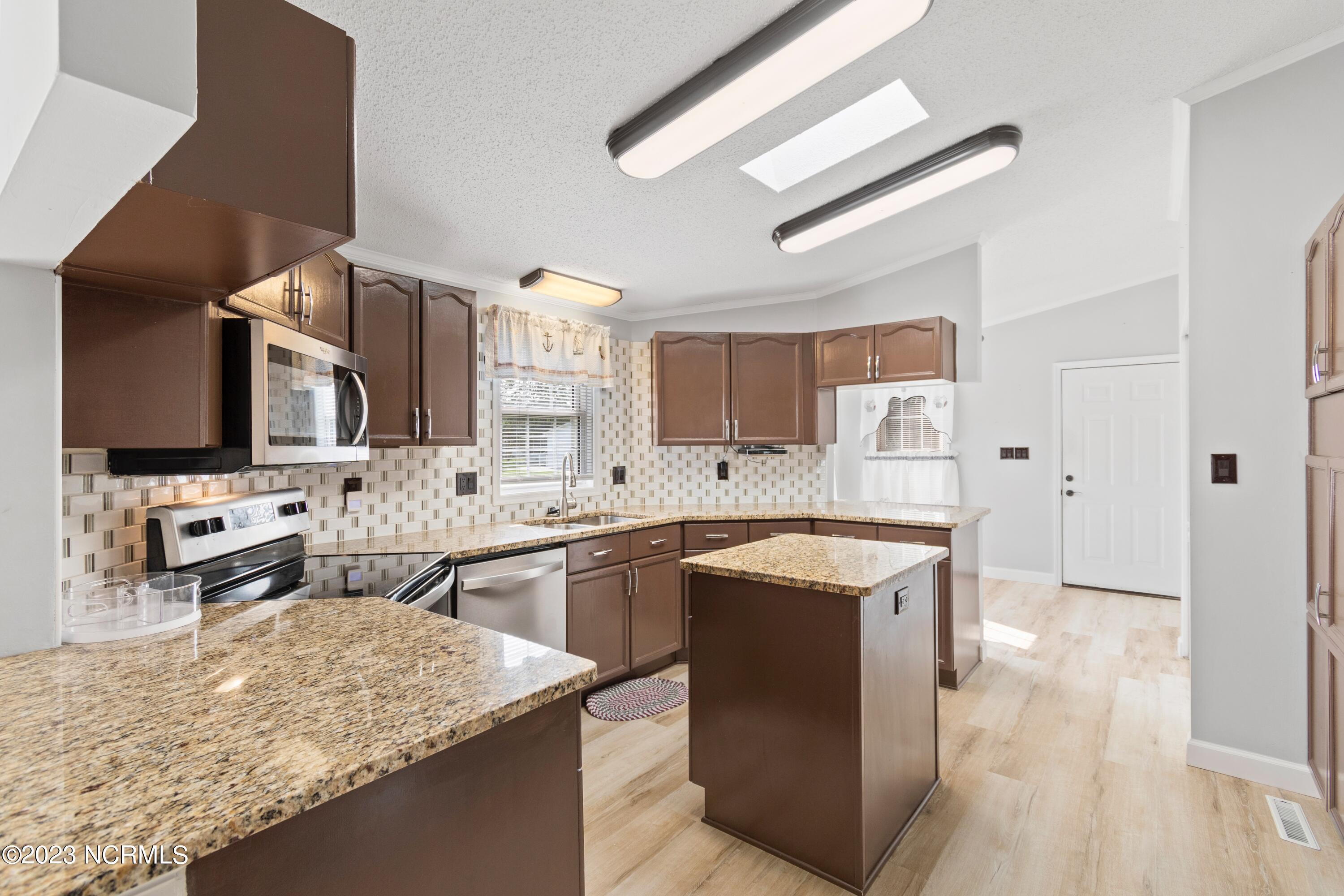 1014 Waterview Lane Southwest Calabash, NC 28467 - Photo 8 of 35 Kitchen