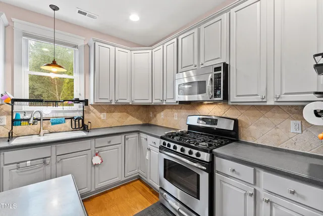 $2,850 | 204 Frontgate Drive, Cary, NC 27519