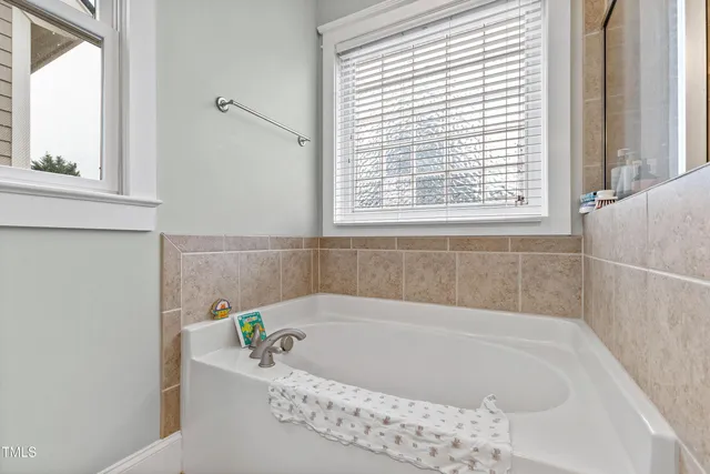 $2,850 | 204 Frontgate Drive, Cary, NC 27519