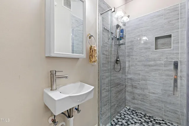 $2,850 | 204 Frontgate Drive, Cary, NC 27519