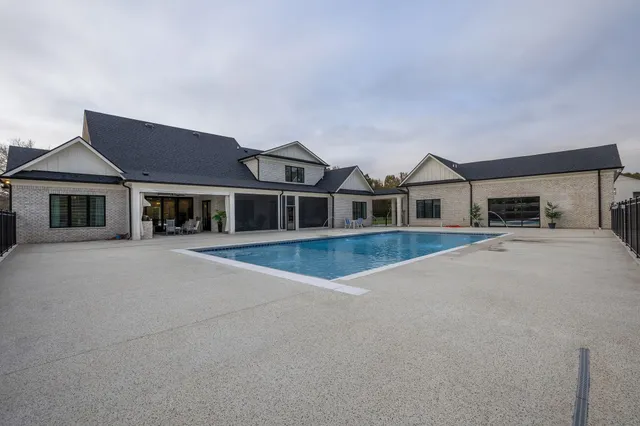 a view of a house with entertaining space