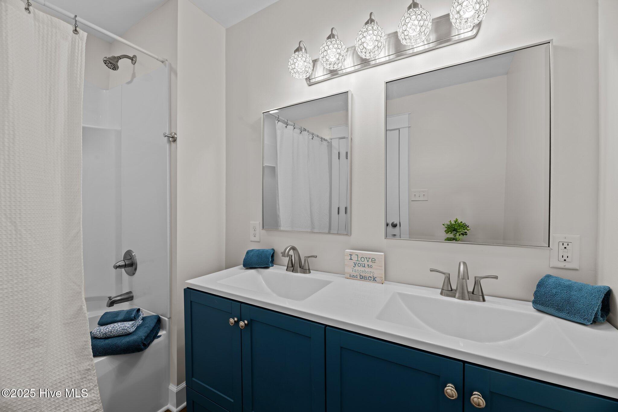 1450 State Camp Road Vanceboro, NC 28586 - Photo 17 of 33 Main Bathroom