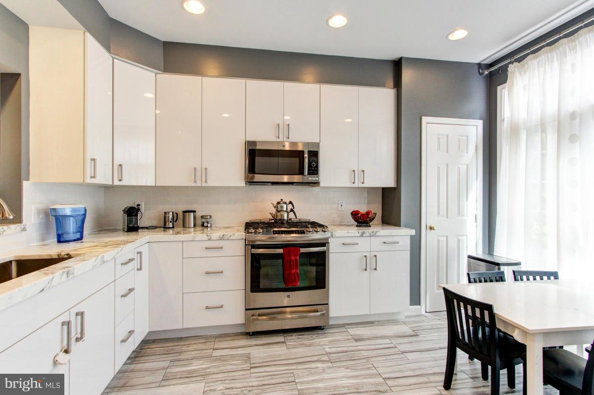 1208 Weatherstone Court Reston, VA 20194 - Photo 3 of 30 Kitchen