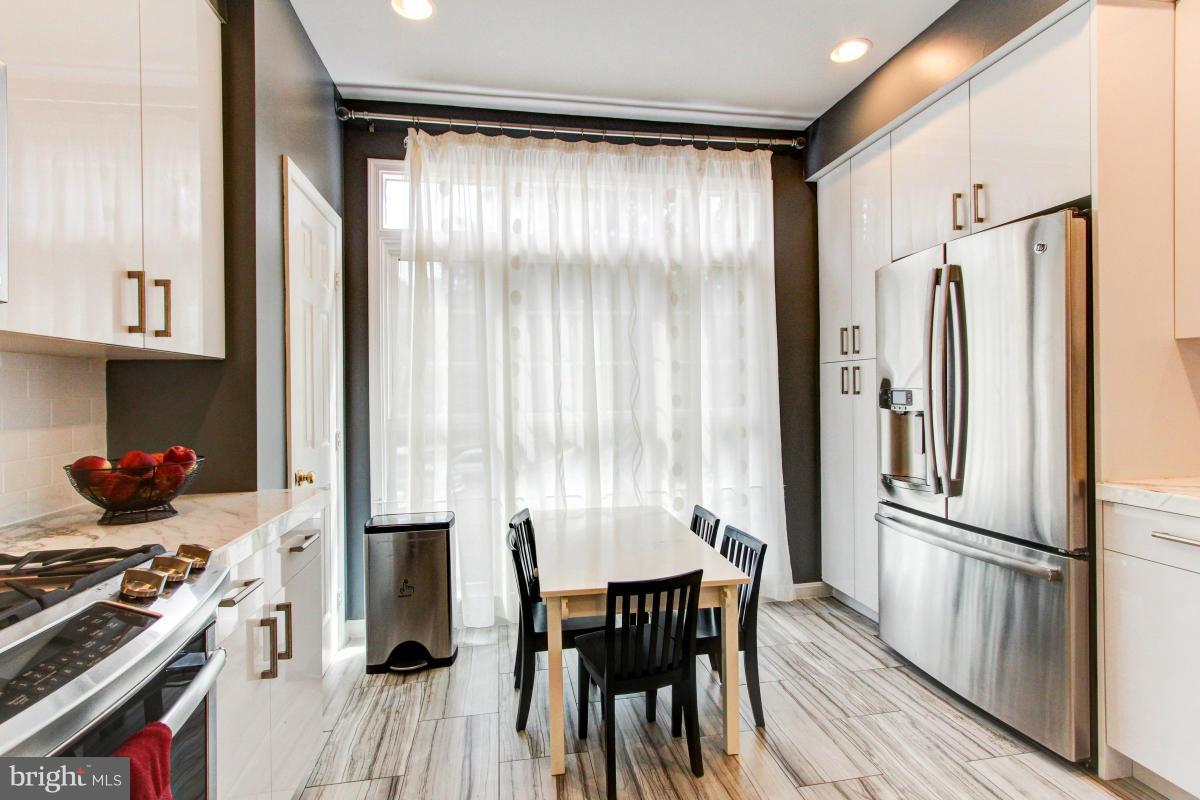 1208 Weatherstone Court Reston, VA 20194 - Photo 4 of 30 Kitchen
