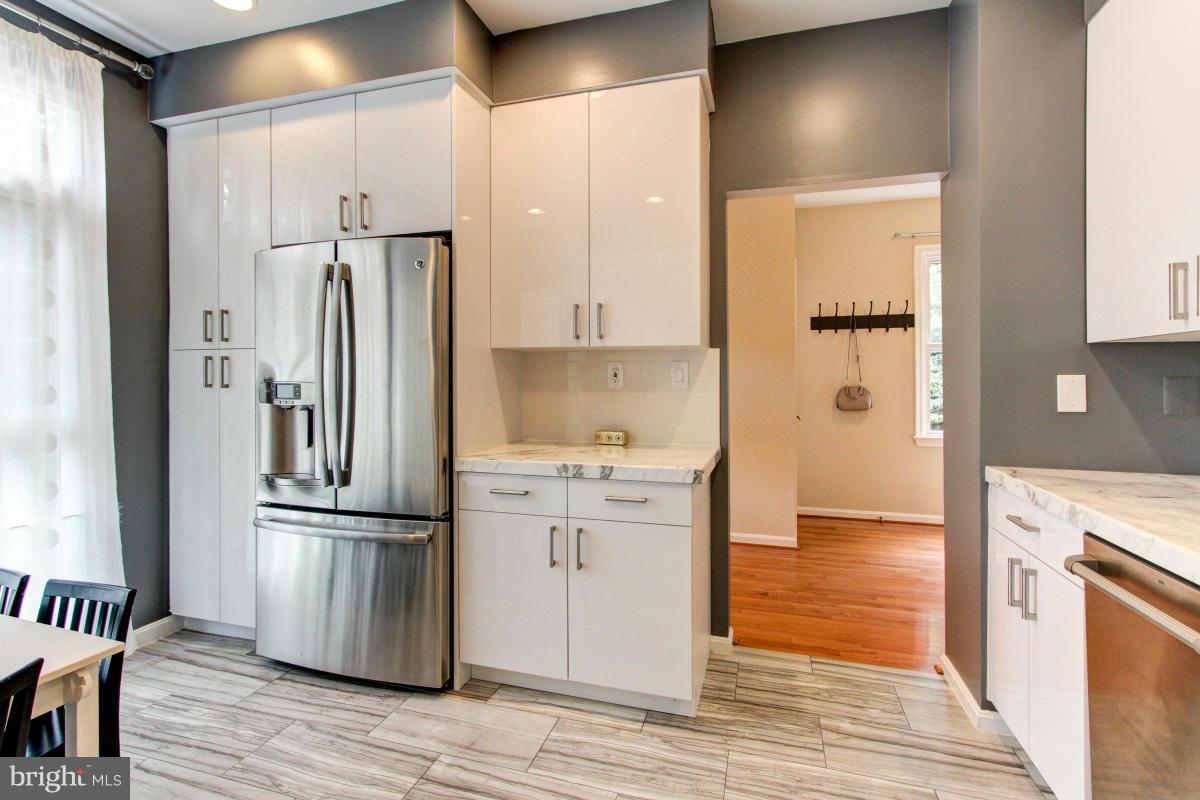 1208 Weatherstone Court Reston, VA 20194 - Photo 5 of 30 Kitchen