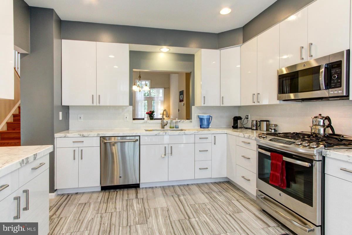 1208 Weatherstone Court Reston, VA 20194 - Photo 7 of 30 Kitchen