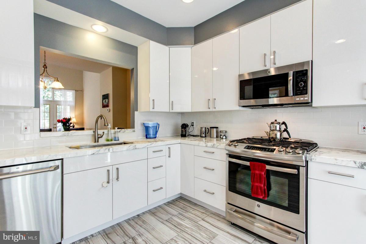 1208 Weatherstone Court Reston, VA 20194 - Photo 8 of 30 Kitchen