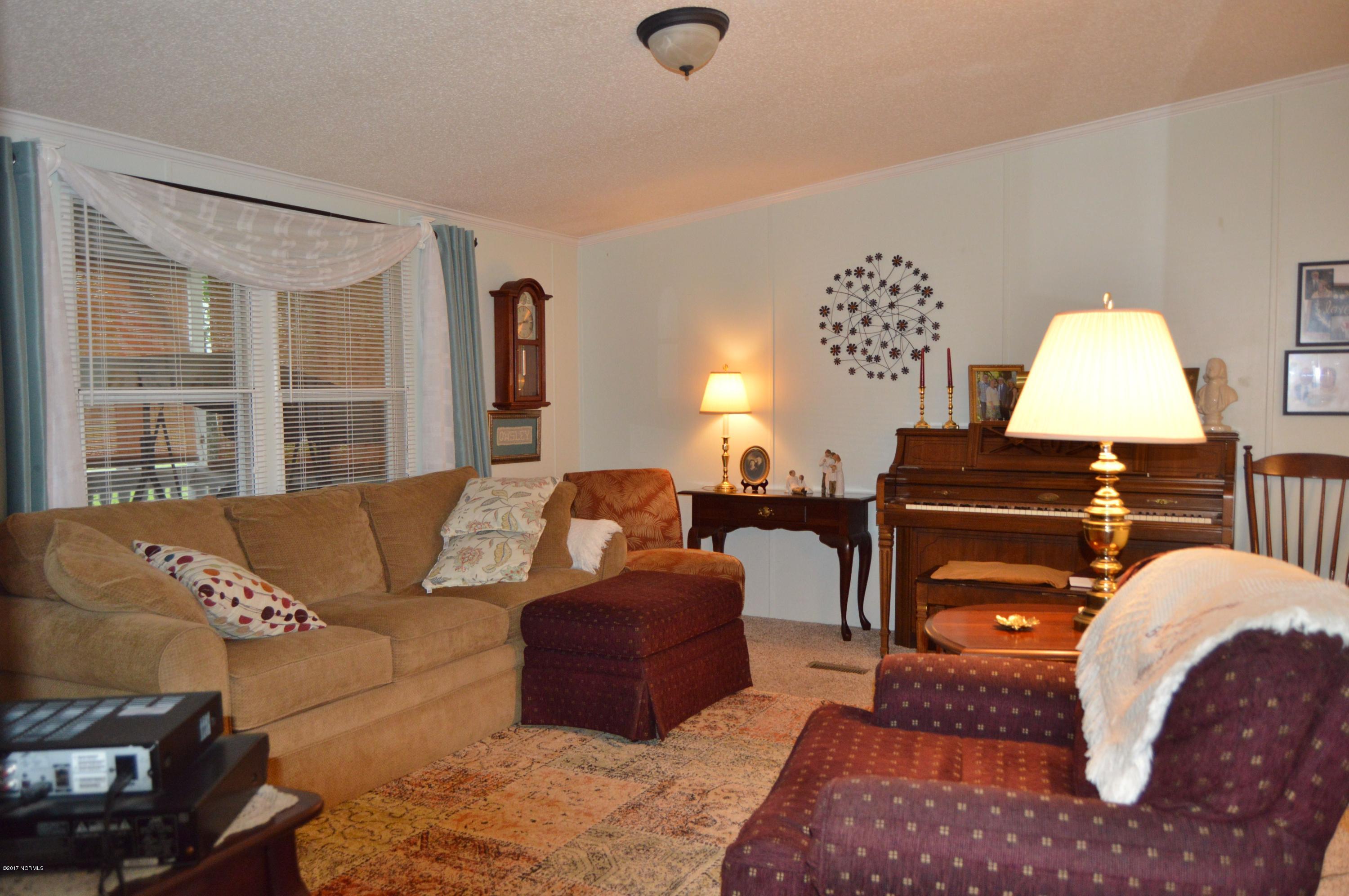 132 Remington Road Rocky Point, NC 28457 - Photo 3 of 27 living 1