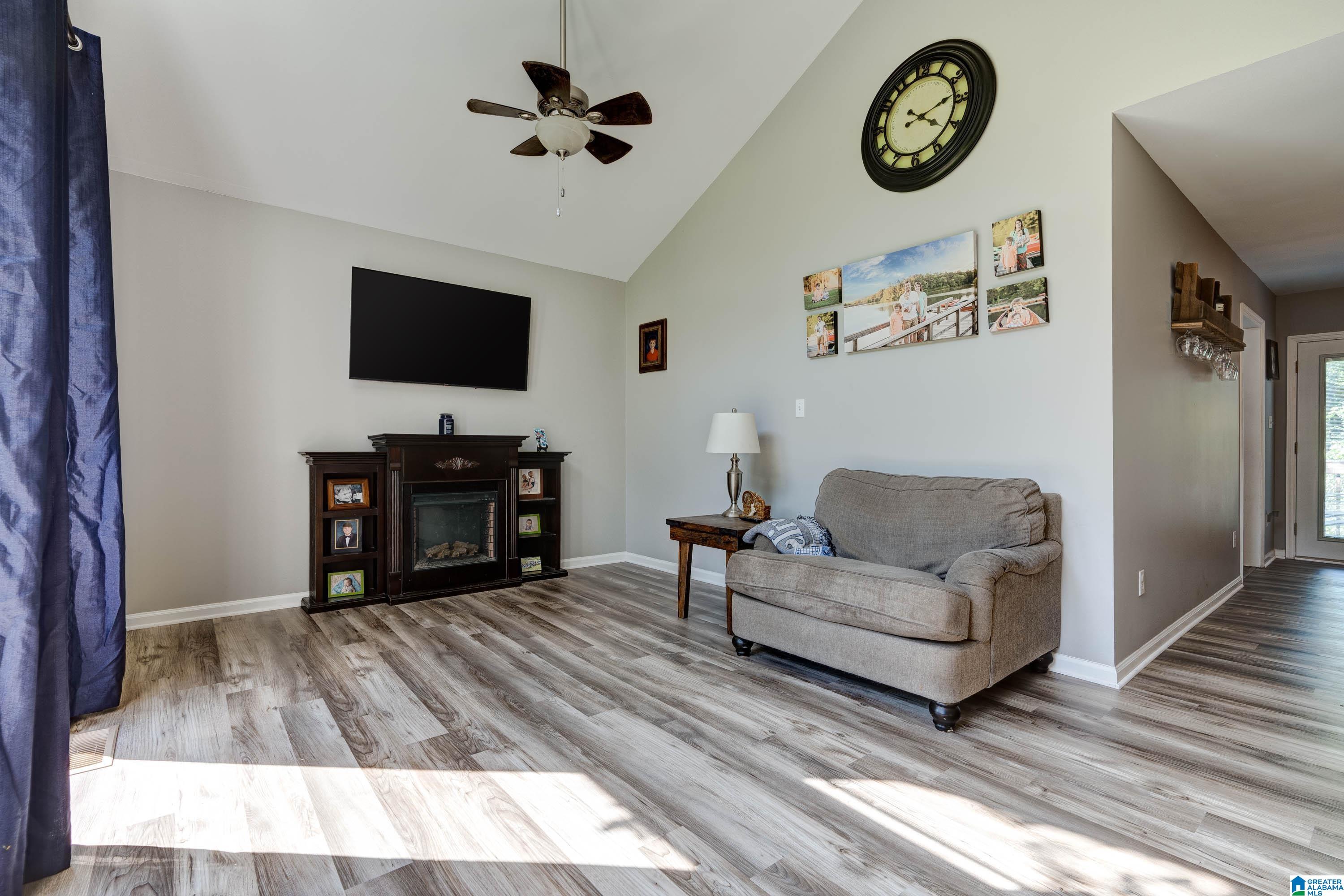281 Fran Drive Alabaster, AL 35007 - Photo 4 of 29