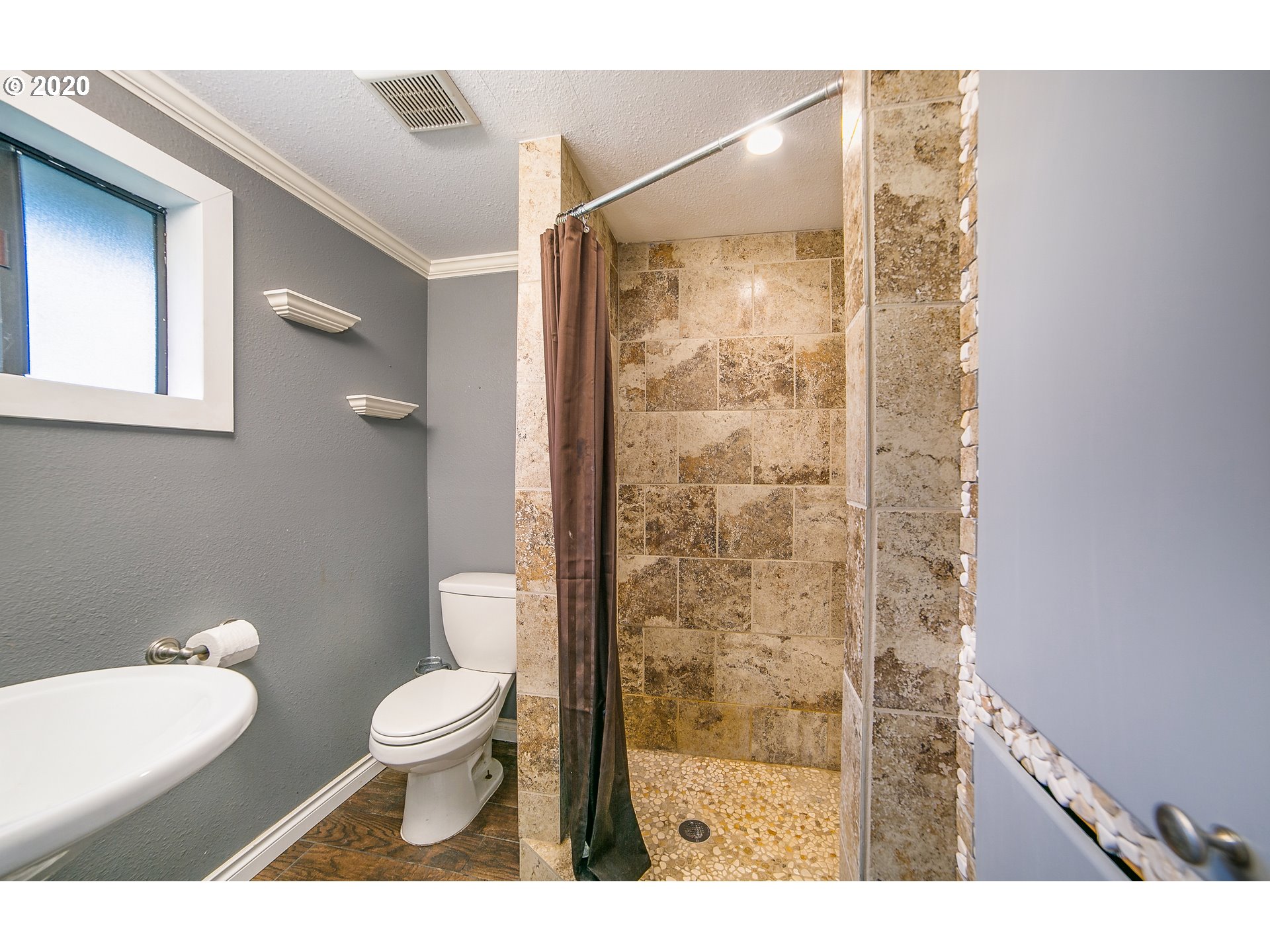 512 Warner Parrott Road Oregon City, OR 97045 - Photo 11 of 20 Bathroom, Attached