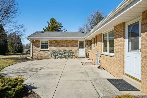 $574,500 | 15865 West Burleigh Boulevard, Brookfield, WI 53005