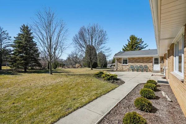 $574,500 | 15865 West Burleigh Boulevard, Brookfield, WI 53005