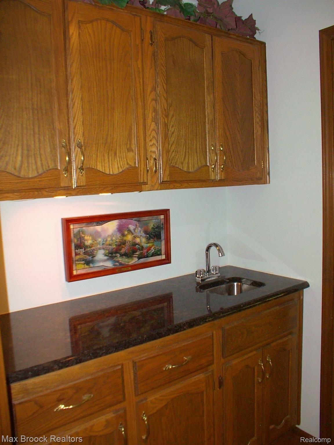 3114 Quail Ridge Circle Rochester, MI 48309 - Photo 27 of 51 Butler pantry