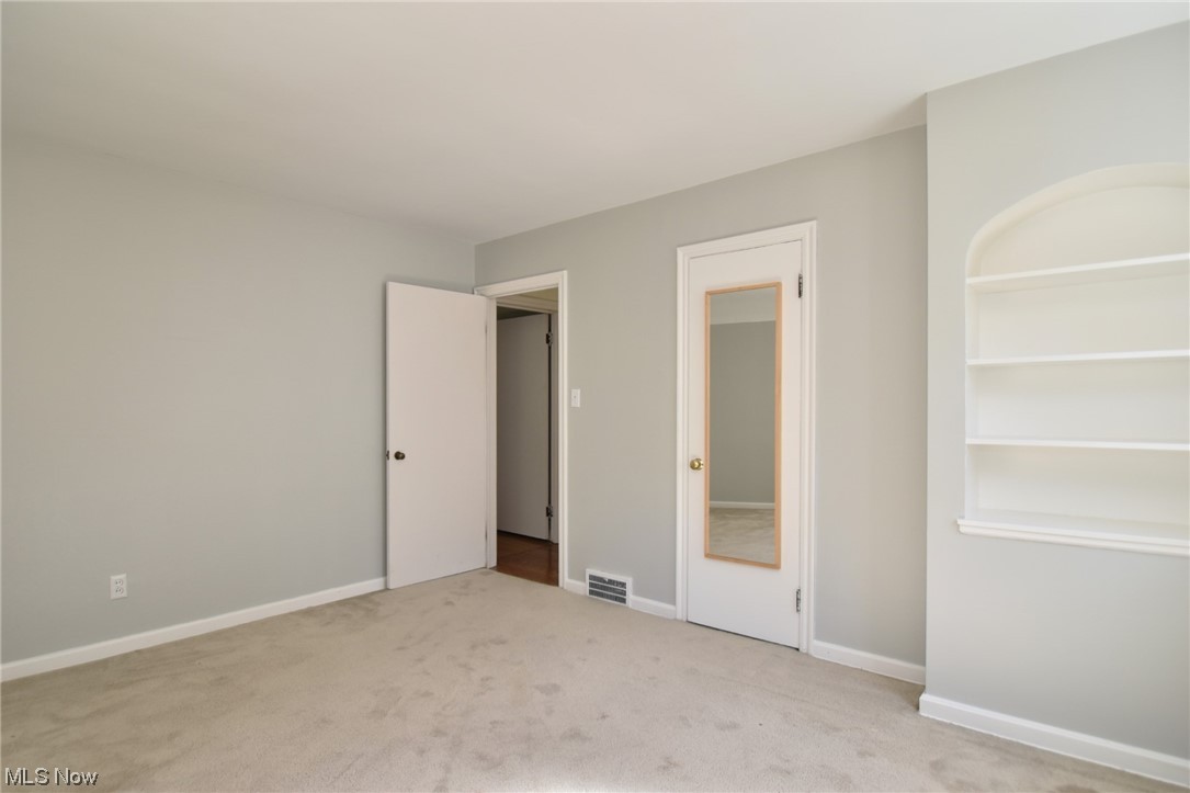 2295 Loyola Road Cleveland, OH 44118 - Photo 23 of 34