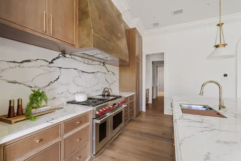 $2,750,000 | 1126 East 7 1/2 Street, Houston, TX 77009