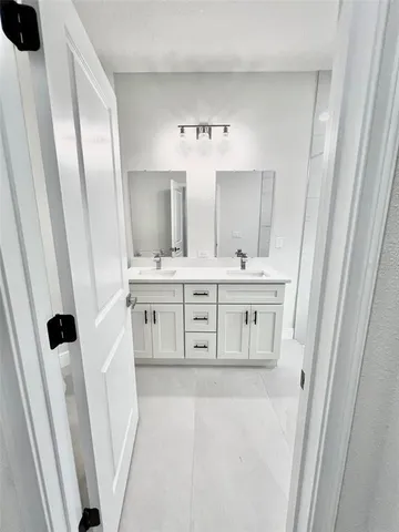 $1,640 | 5 Fisher Pl Drive, Ocklawaha, FL 32179